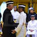 Cubaan mengubah kedudukan orang kenamaan ketika program istiadat pertabalan adalah sifat busuk hati..